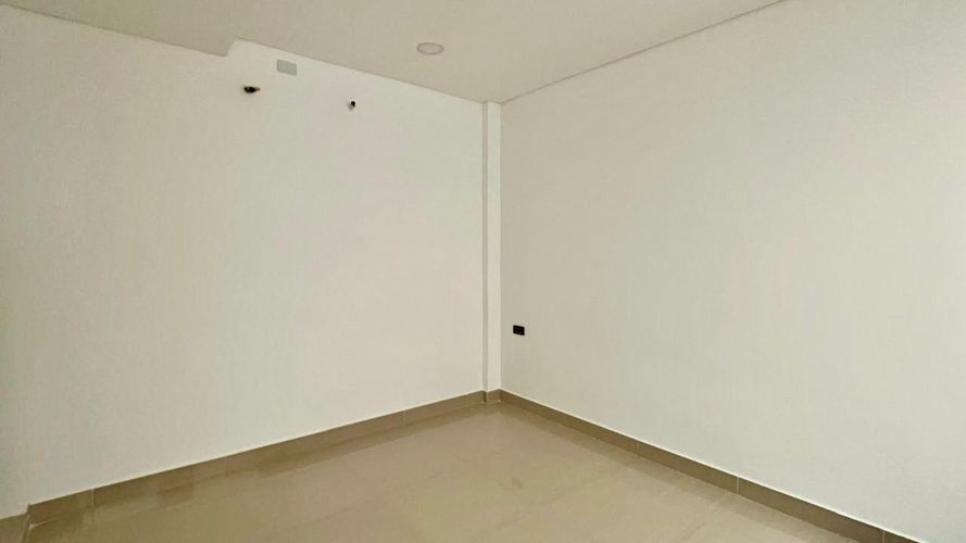 Casa de 7 alcobas en venta en Br. Portachuelo, Girardot, 156 m² · foto 3 de 24