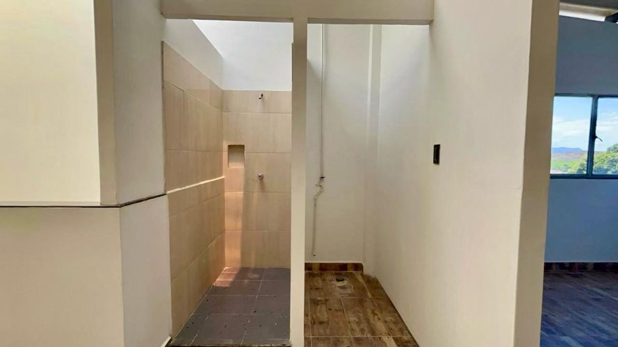 Casa de 7 alcobas en venta en Br. Portachuelo, Girardot, 156 m² · foto 11 de 24