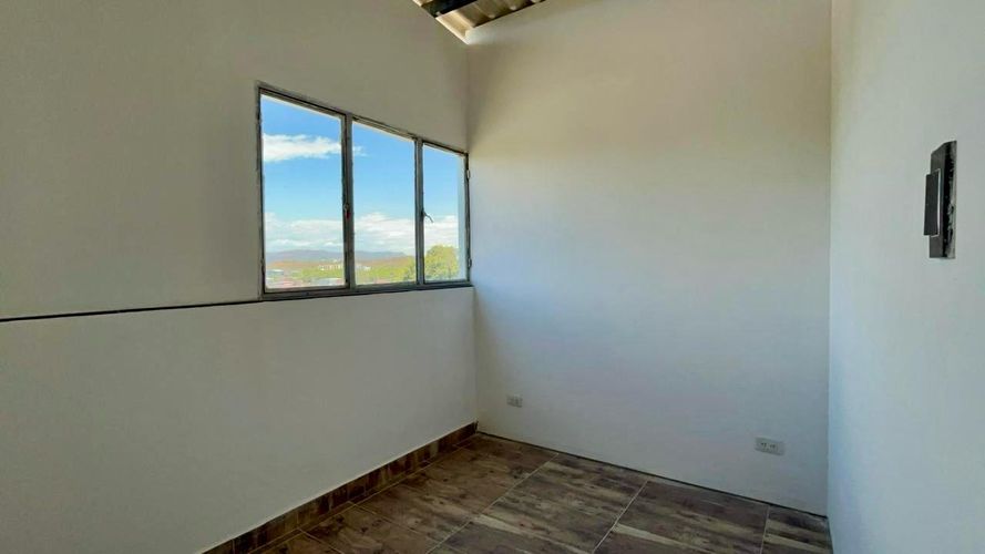 Casa de 7 alcobas en venta en Br. Portachuelo, Girardot, 156 m² · foto 12 de 24