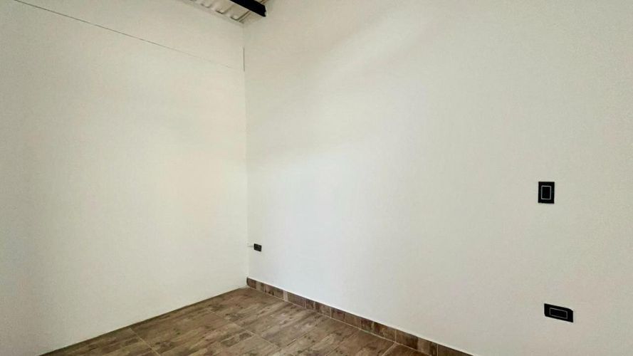 Casa de 7 alcobas en venta en Br. Portachuelo, Girardot, 156 m² · foto 13 de 24