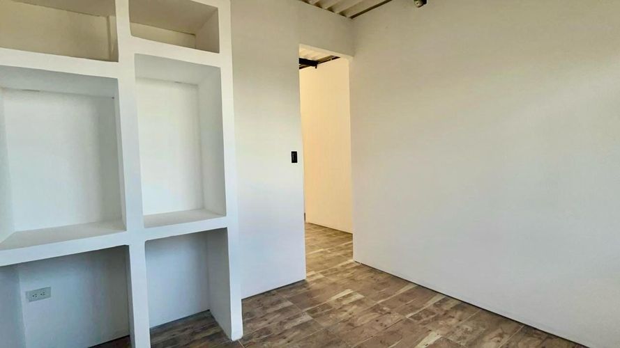 Casa de 7 alcobas en venta en Br. Portachuelo, Girardot, 156 m² · foto 15 de 24