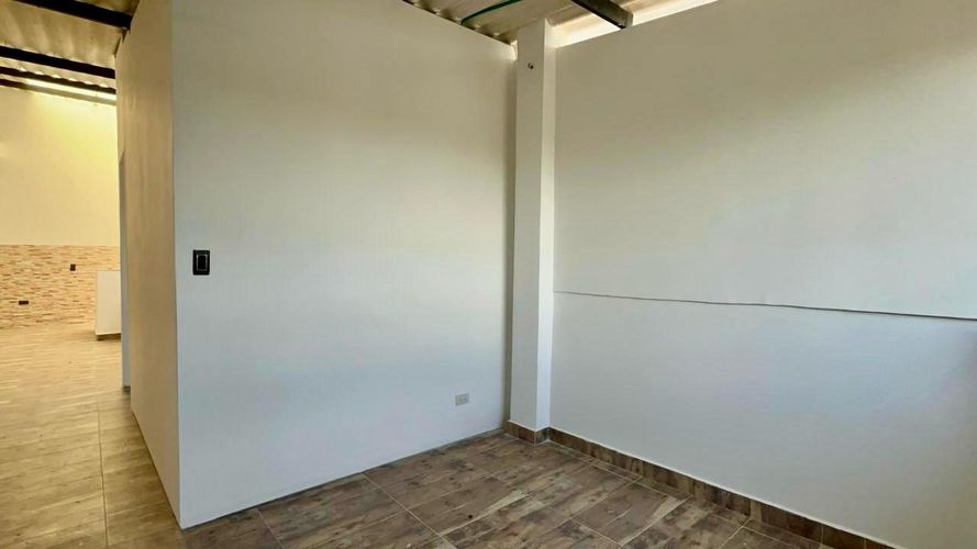 Casa de 7 alcobas en venta en Br. Portachuelo, Girardot, 156 m² · foto 16 de 24