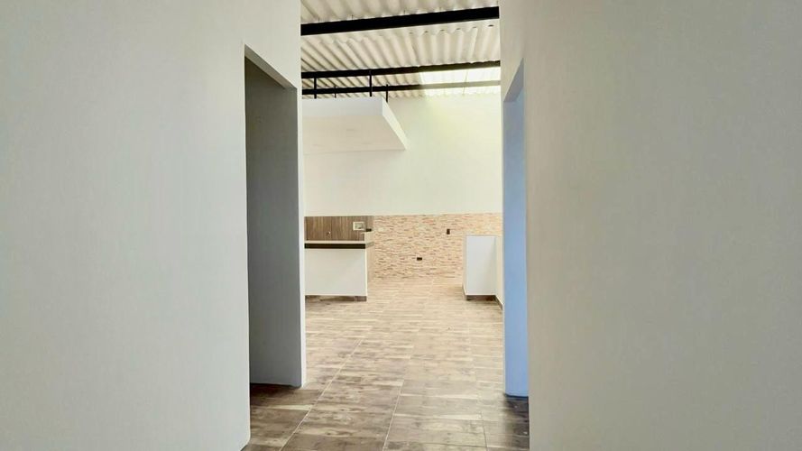 Casa de 7 alcobas en venta en Br. Portachuelo, Girardot, 156 m² · foto 17 de 24
