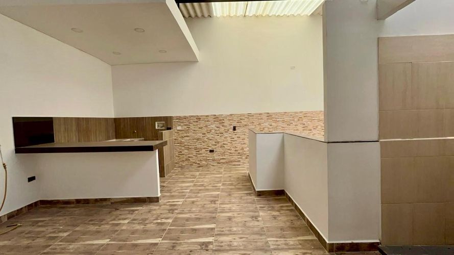 Casa de 7 alcobas en venta en Br. Portachuelo, Girardot, 156 m² · foto 18 de 24