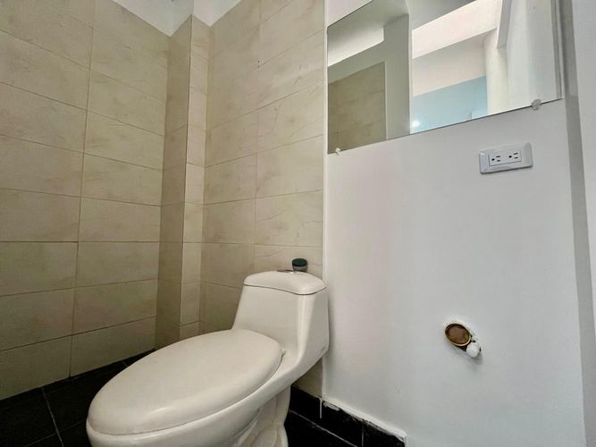 Casa de 7 alcobas en venta en Br. Portachuelo, Girardot, 156 m² · foto 24 de 24