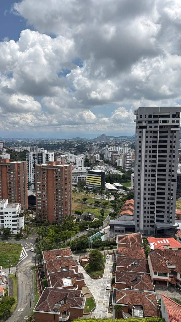 Apartamento en venta en Pinares, Pereira · foto 3 de 24