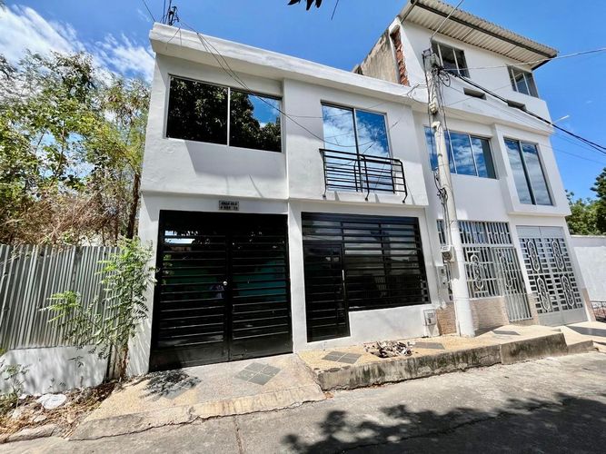 Casa de 4 alcobas en venta en Br. Portachuelo, Girardot, 156 m² · foto 2 de 21