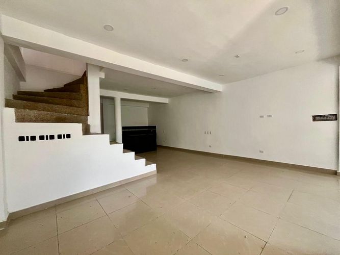 Casa de 4 alcobas en venta en Br. Portachuelo, Girardot, 156 m² · foto 3 de 21