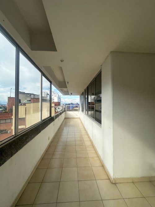 Apartamento en venta en Centenario, Cali · foto 8 de 24