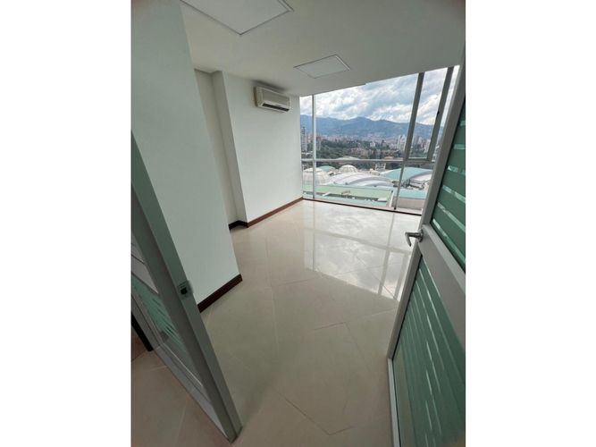 Oficina en venta en La Candelaria, Medellín, 50 m² · foto 2 de 5