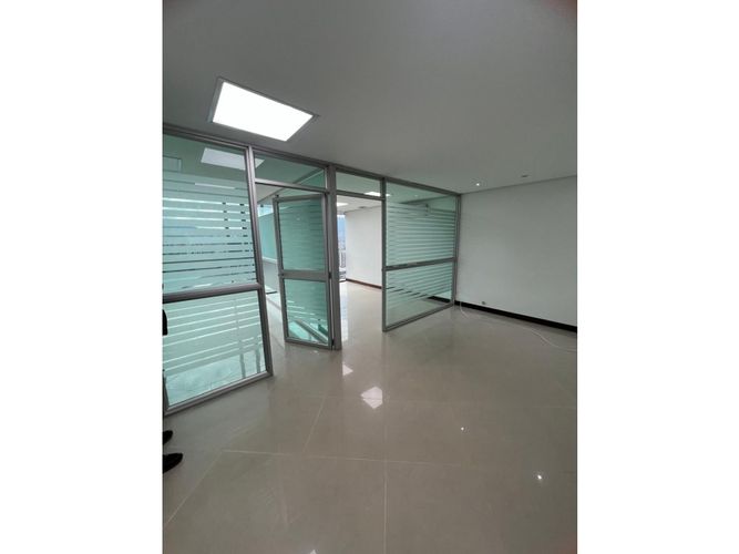 Oficina en venta en La Candelaria, Medellín, 50 m² · foto 3 de 5