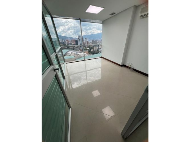 Oficina en venta en La Candelaria, Medellín, 50 m² · foto 4 de 5