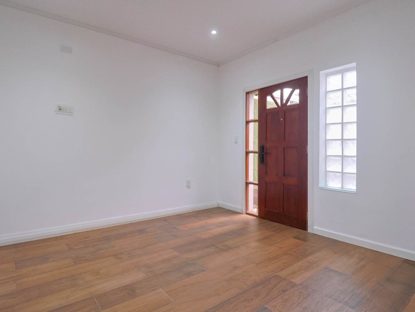 SE ALQUILA HERMOSOS APARTAMENTO RECICLADO