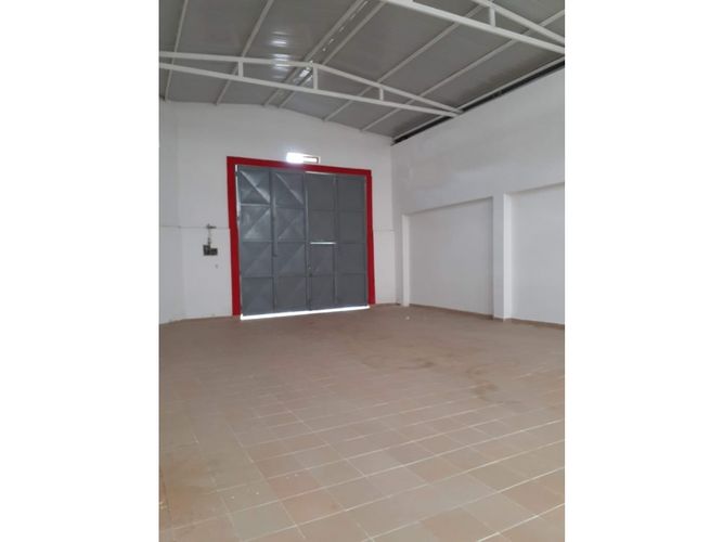 Bodega en venta en Terranova, Bello, 330 m² · foto 3 de 10