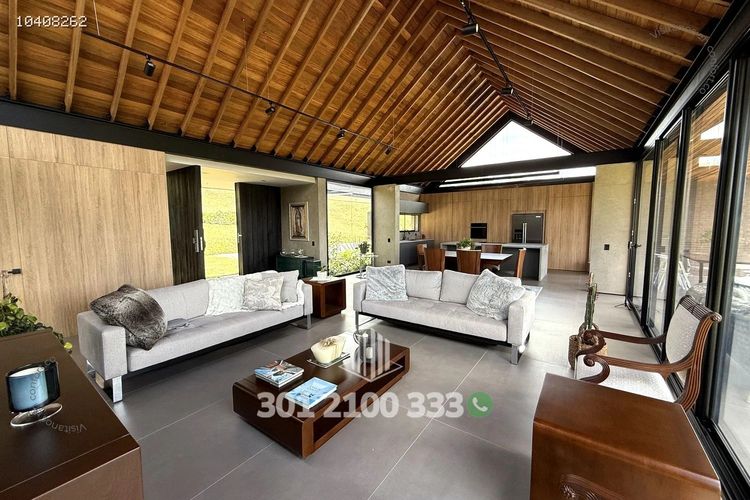 Casa de 3 alcobas en arriendo en Las Palmas, Envigado, 390 m² · foto 5 de 24