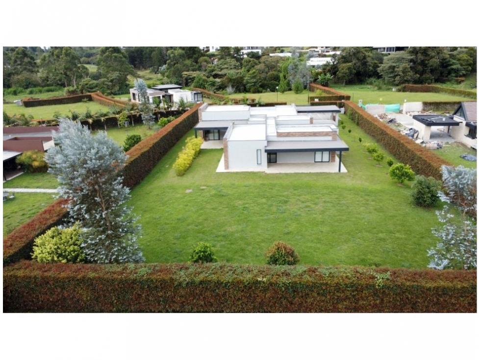 4BR House in La alhambra (2575 m²) for Sale
