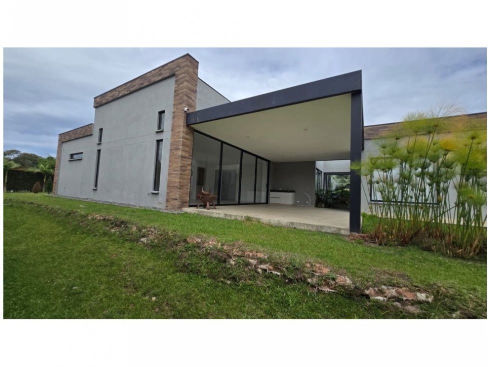 4BR House in La alhambra (2575 m²) for Sale - 3