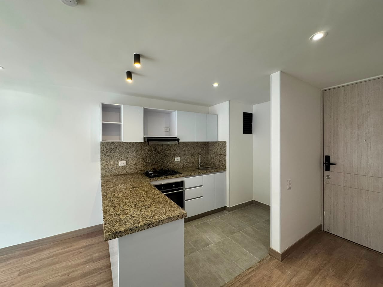 Apartamento de 2 habitaciones en venta en Cedritos, Bogotá — imagen 1 de 22