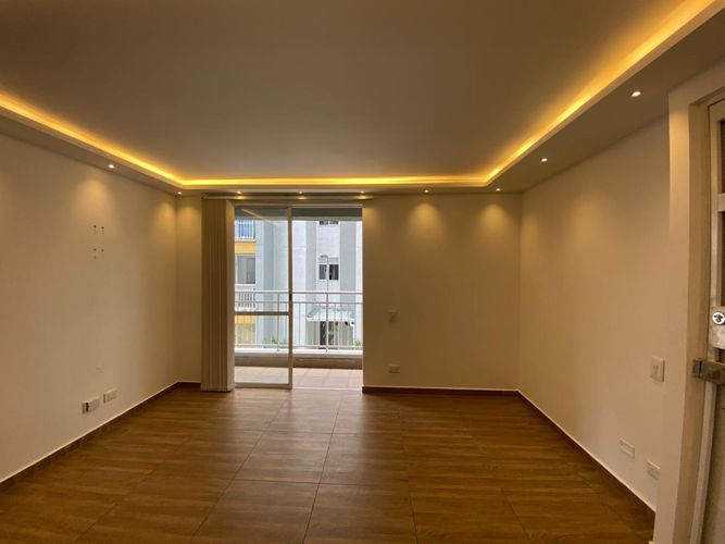 Apartamento de 2 alcobas en venta en El Carmelo, Candelaria, 57 m² · foto 2 de 24