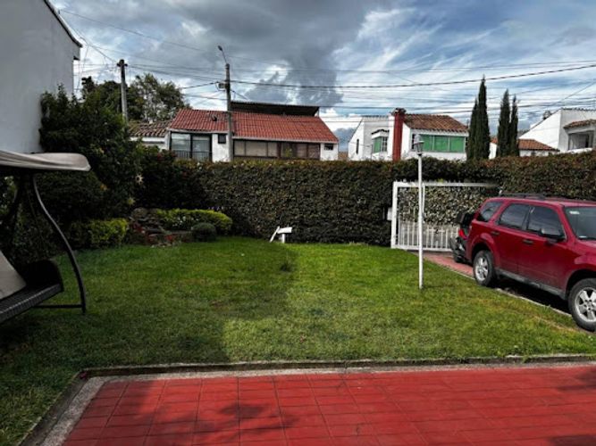 Casa de 3 alcobas en venta en Ilarco, Bogotá, 280 m² · foto 2 de 24