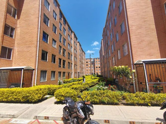 Apartamento de 3 alcobas en venta en Cr. La Finca Sm 9, Madrid, 67 m² · foto 2 de 24