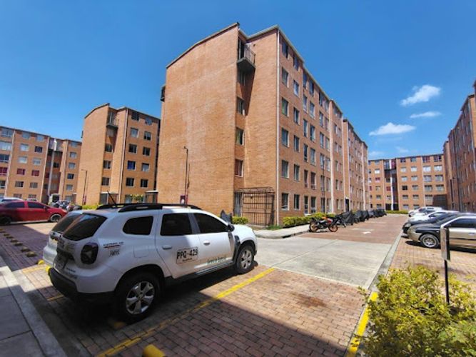 Apartamento de 3 alcobas en venta en Cr. La Finca Sm 9, Madrid, 67 m² · foto 3 de 24