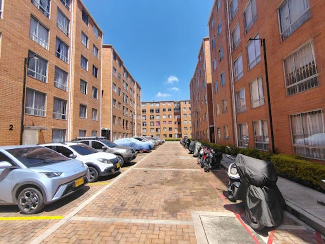 Apartamento de 3 alcobas en venta en Cr. La Finca Sm 9, Madrid, 67 m² · foto 5 de 24