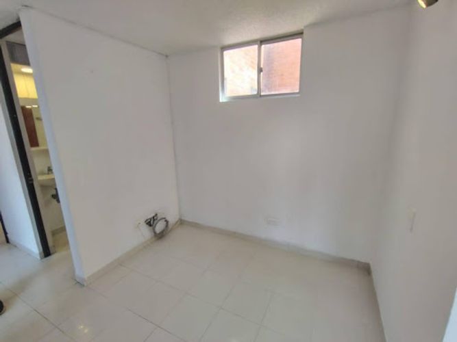 Apartamento de 3 alcobas en venta en Cr. La Finca Sm 9, Madrid, 67 m² · foto 6 de 24