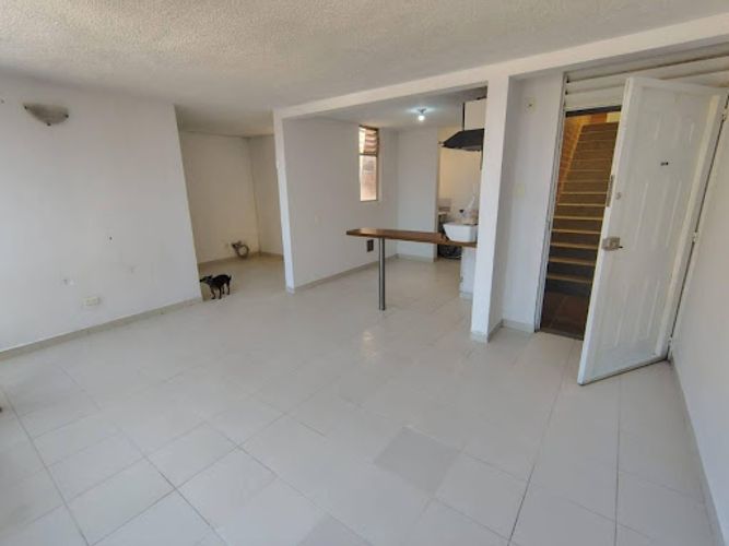 Apartamento de 3 alcobas en venta en Cr. La Finca Sm 9, Madrid, 67 m² · foto 7 de 24