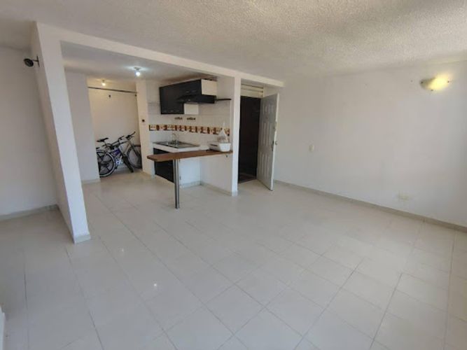 Apartamento de 3 alcobas en venta en Cr. La Finca Sm 9, Madrid, 67 m² · foto 8 de 24