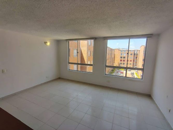 Apartamento de 3 alcobas en venta en Cr. La Finca Sm 9, Madrid, 67 m² · foto 9 de 24