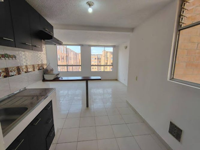 Apartamento de 3 alcobas en venta en Cr. La Finca Sm 9, Madrid, 67 m² · foto 10 de 24