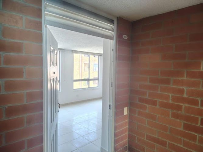 Apartamento de 3 alcobas en venta en Cr. La Finca Sm 9, Madrid, 67 m² · foto 11 de 24