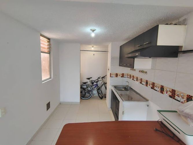 Apartamento de 3 alcobas en venta en Cr. La Finca Sm 9, Madrid, 67 m² · foto 13 de 24