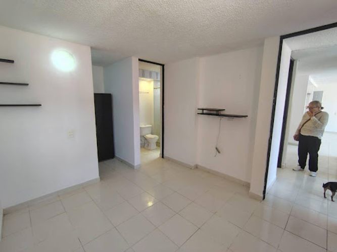 Apartamento de 3 alcobas en venta en Cr. La Finca Sm 9, Madrid, 67 m² · foto 14 de 24