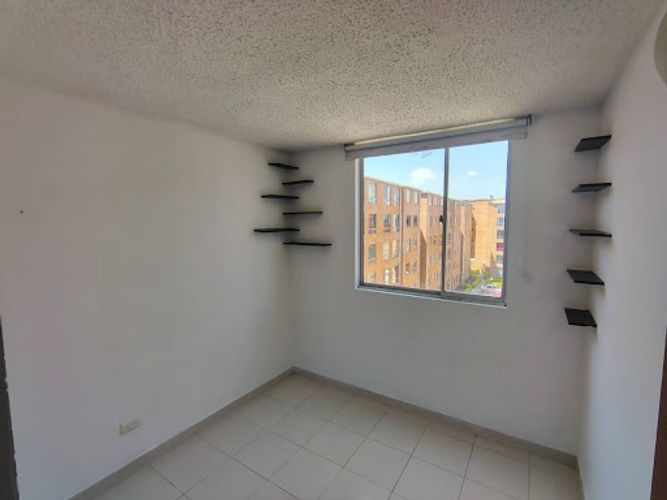 Apartamento de 3 alcobas en venta en Cr. La Finca Sm 9, Madrid, 67 m² · foto 21 de 24