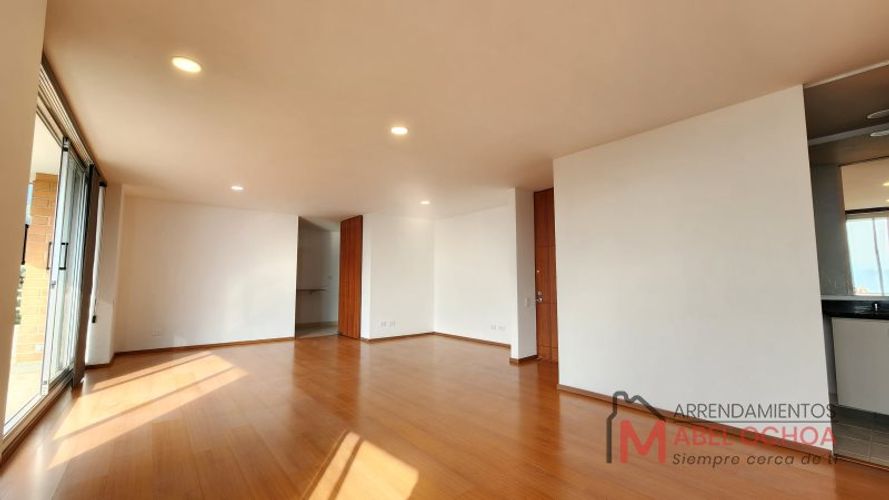 Apartamento de 2 alcobas en venta en El Poblado, Medellín, 115 m² · foto 2 de 23