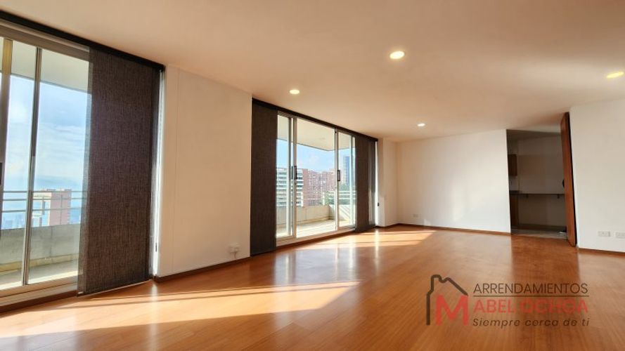 Apartamento de 2 alcobas en venta en El Poblado, Medellín, 115 m² · foto 3 de 23