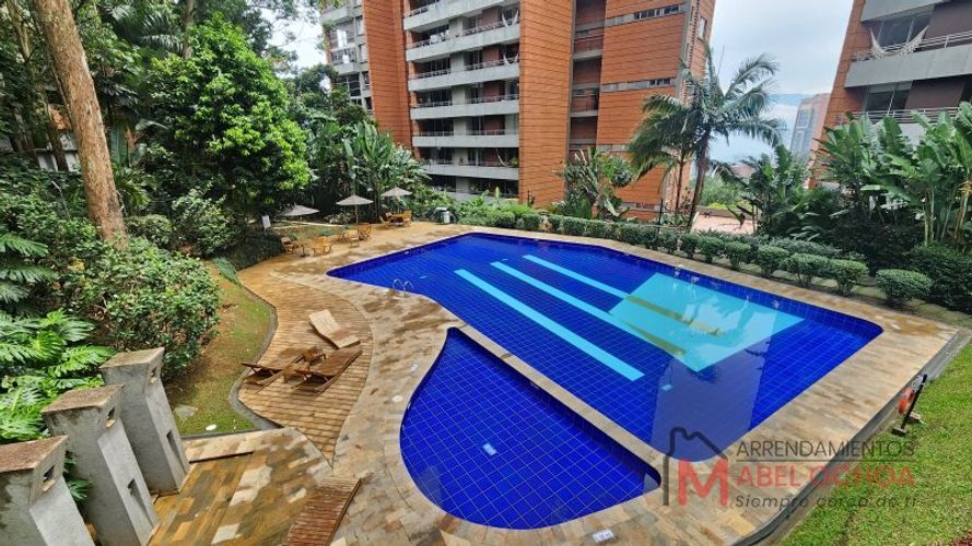 Apartamento de 2 alcobas en venta en El Poblado, Medellín, 115 m² · foto 18 de 23