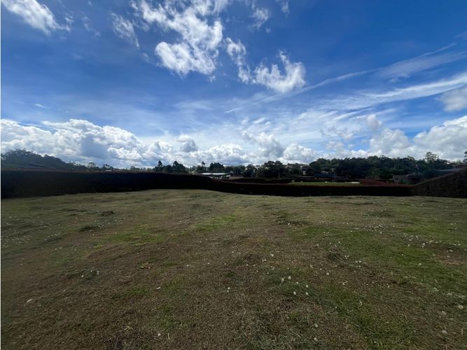 Lote en venta en El Carmen de Viboral, 2982 m² · foto 2 de 5