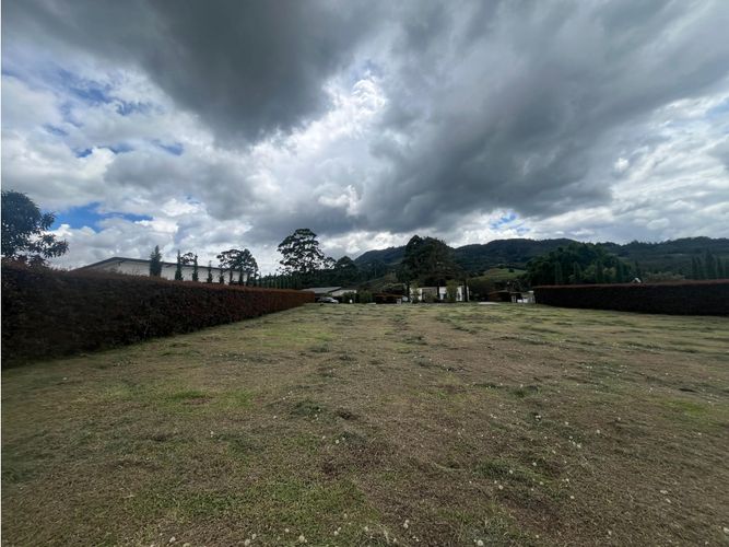 Lote en venta en El Carmen de Viboral, 2982 m² · foto 4 de 5