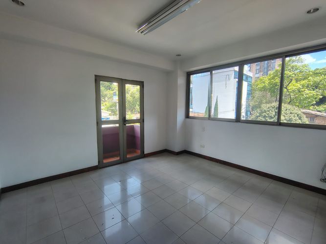 Oficina en arriendo en El Poblado, Medellín, 217 m² · foto 4 de 15