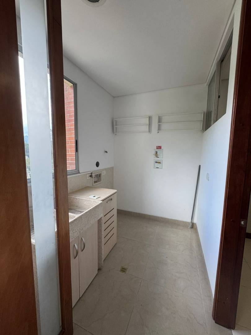 Apartamento en arriendo en El Tesoro, Medellín · foto 21 de 24