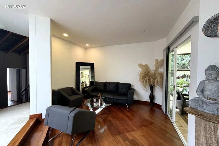 Casa de 3 alcobas en arriendo en Las Palmas, Envigado, 450 m² · foto 2 de 24