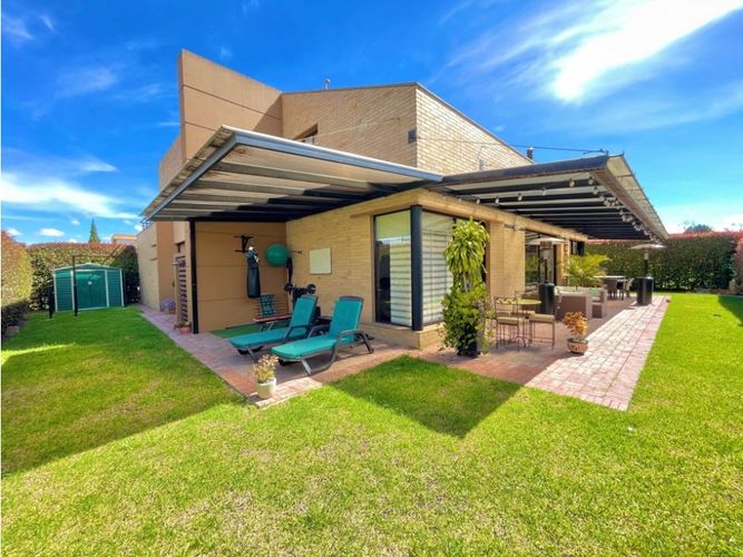 Casa de 4 alcobas en venta en La Frontera, Cajicá, 283 m² · foto 2 de 24
