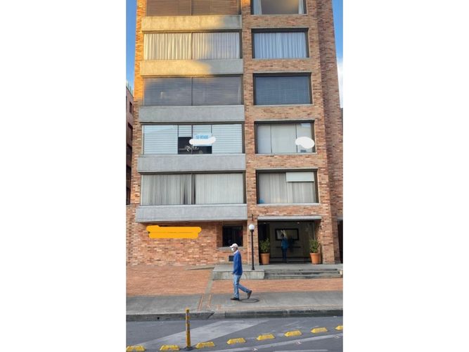 Apartamento de 2 alcobas en venta en Chico, Bogotá, 141 m² · foto 2 de 24