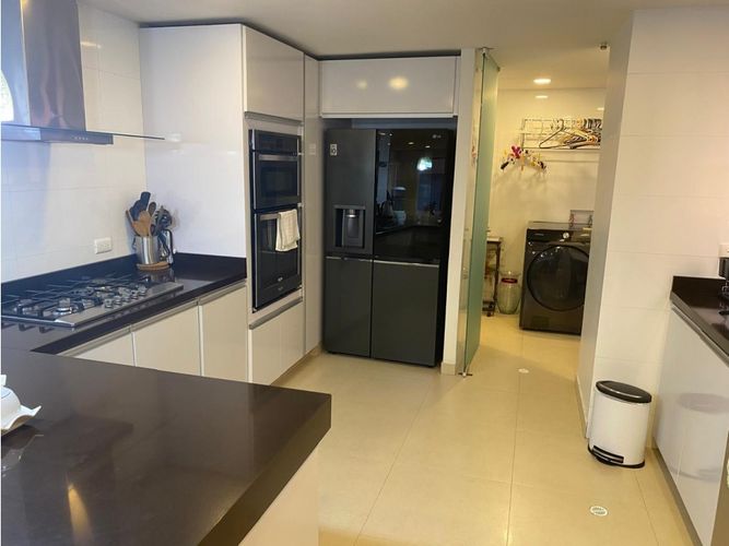Apartamento de 2 alcobas en venta en Chico, Bogotá, 141 m² · foto 11 de 24