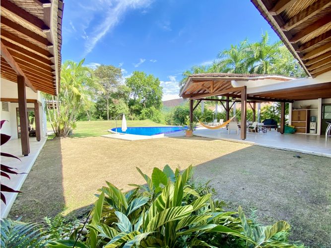 Finca en venta en Ricaurte, 455 m² · foto 2 de 24