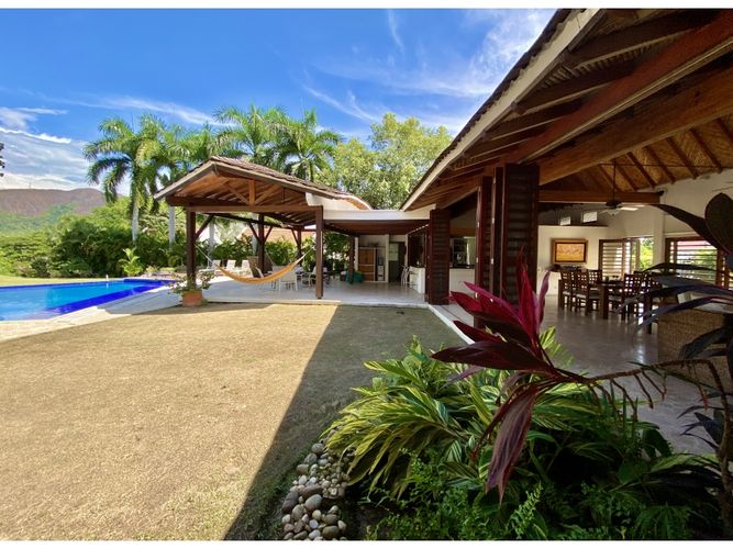 Finca en venta en Ricaurte, 455 m² · foto 3 de 24