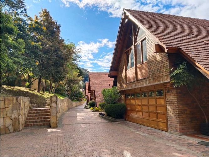 Casa de 3 alcobas en venta en Chico, Bogotá, 386 m² · foto 2 de 24